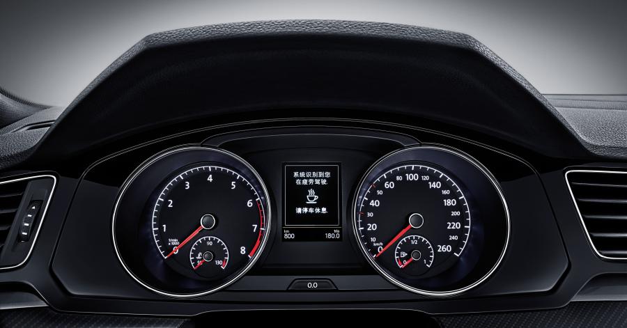 Панель приборов Volkswagen Lamando GTS 2016 года  (фото 7 из 13)